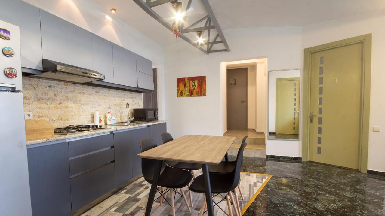 4 Bedroom Apartment On Liberty Square Tbilisi Exteriér fotografie